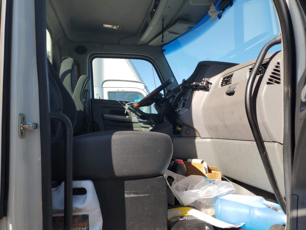 Lot #3266057327 2017 KENWORTH T680