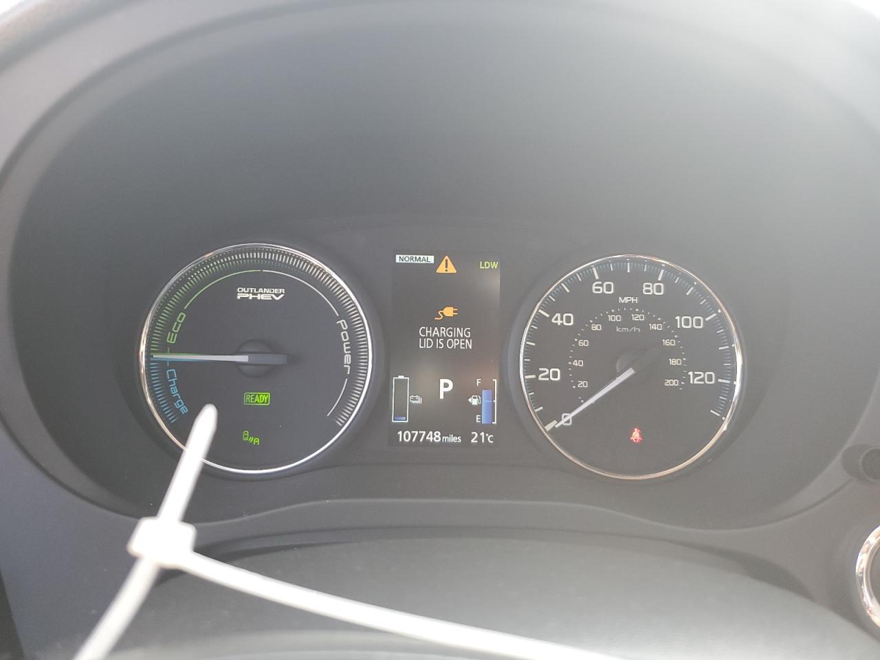 MITSUBISHI OUTLANDER SE