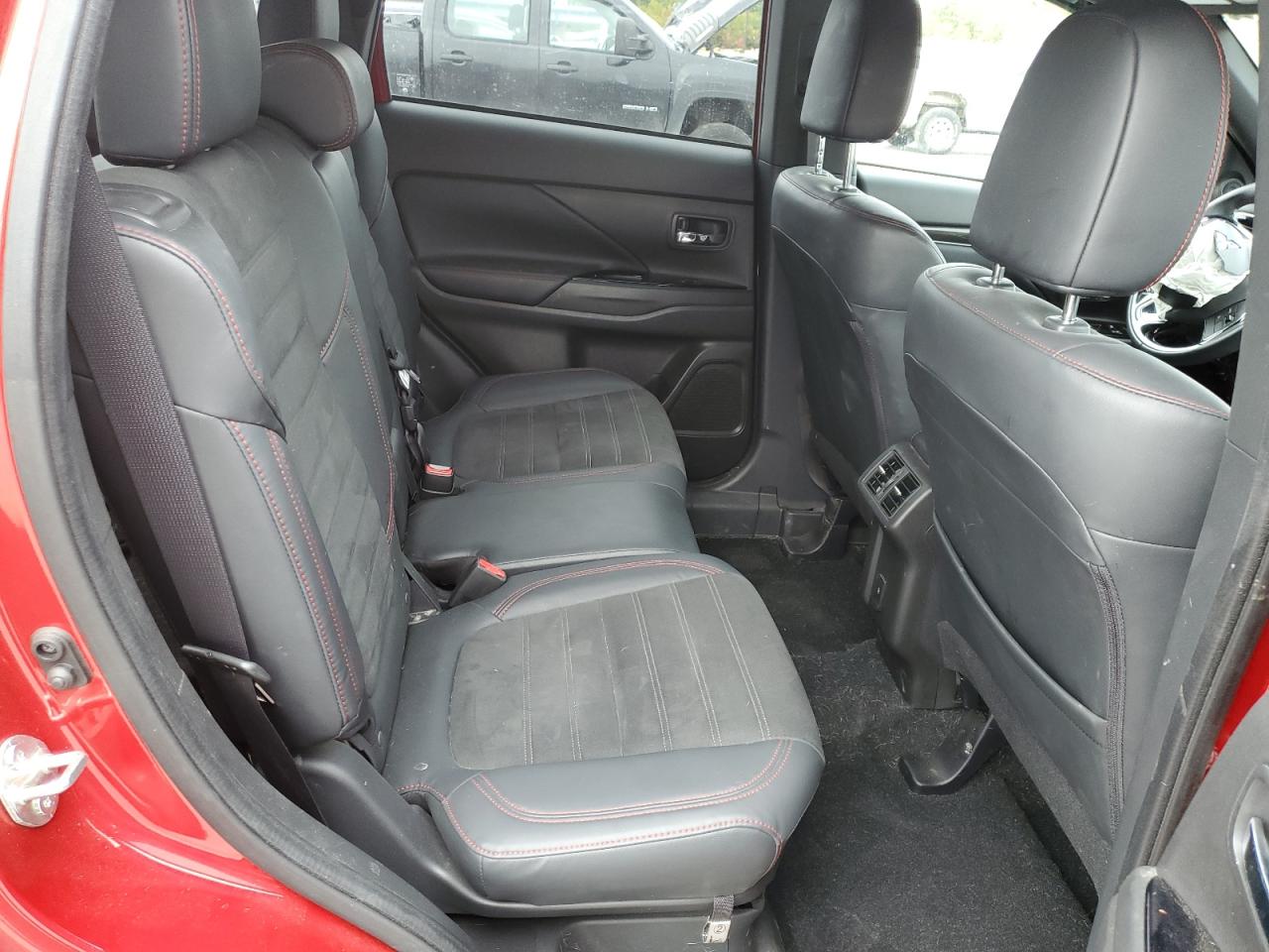 MITSUBISHI OUTLANDER SE