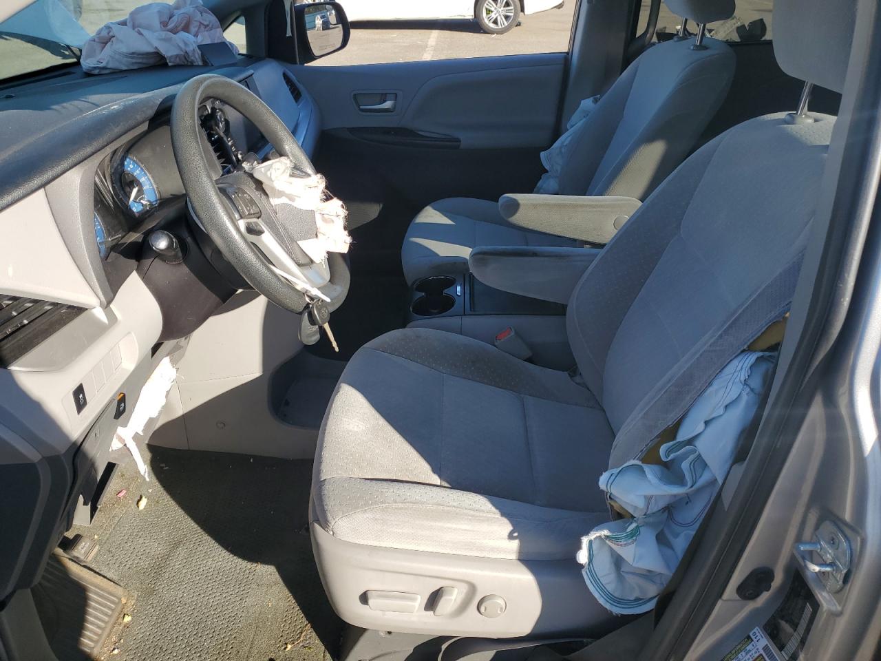 Lot #3302948620 2018 TOYOTA SIENNA LE