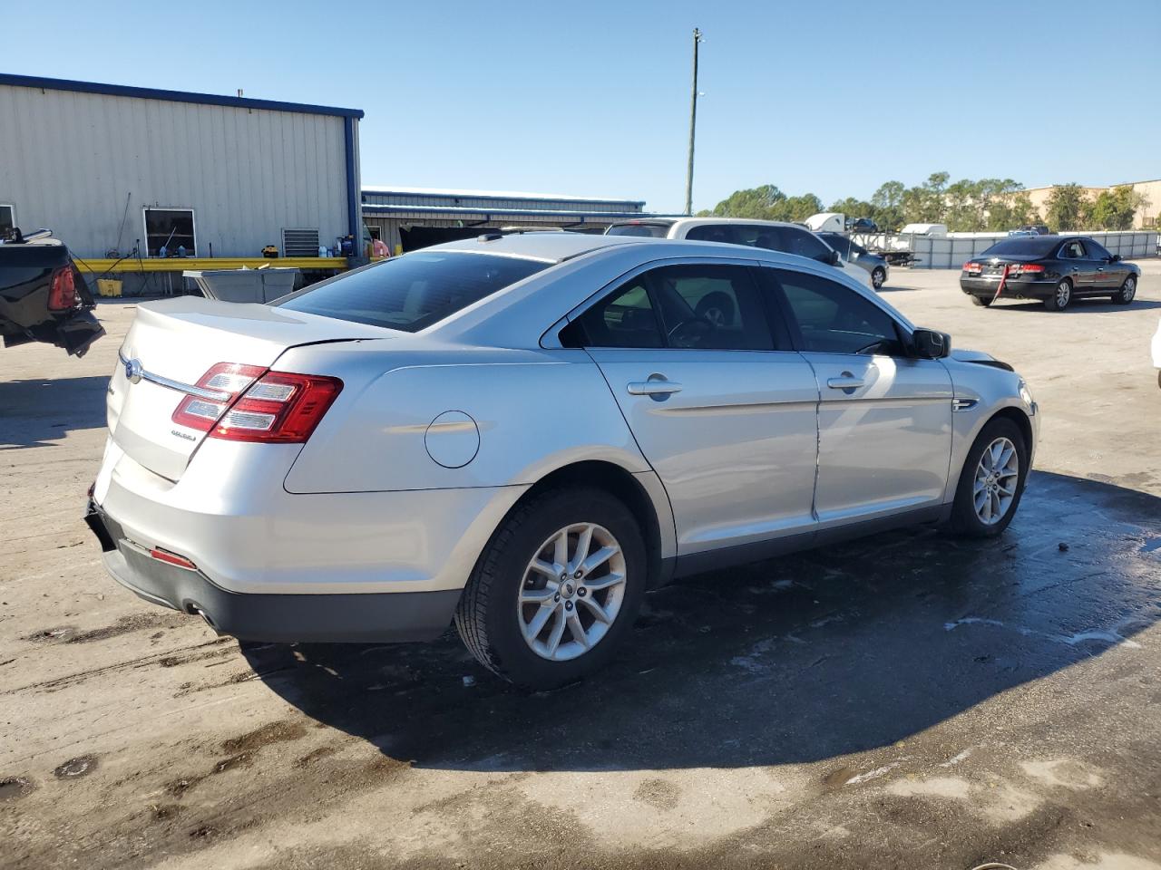 FORD TAURUS SE
