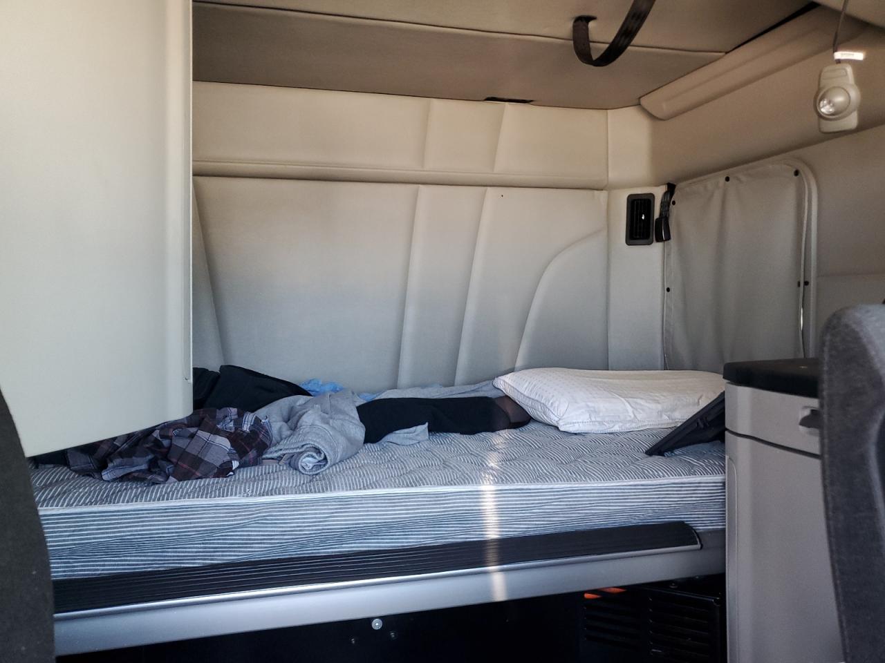 Lot #3309247617 2021 PETERBILT 579