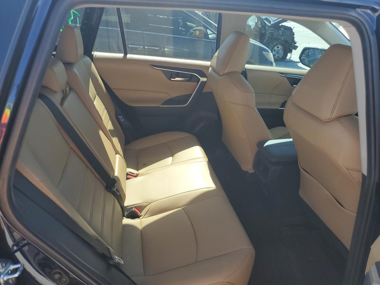 TOYOTA RAV4 XLE PREMIUM