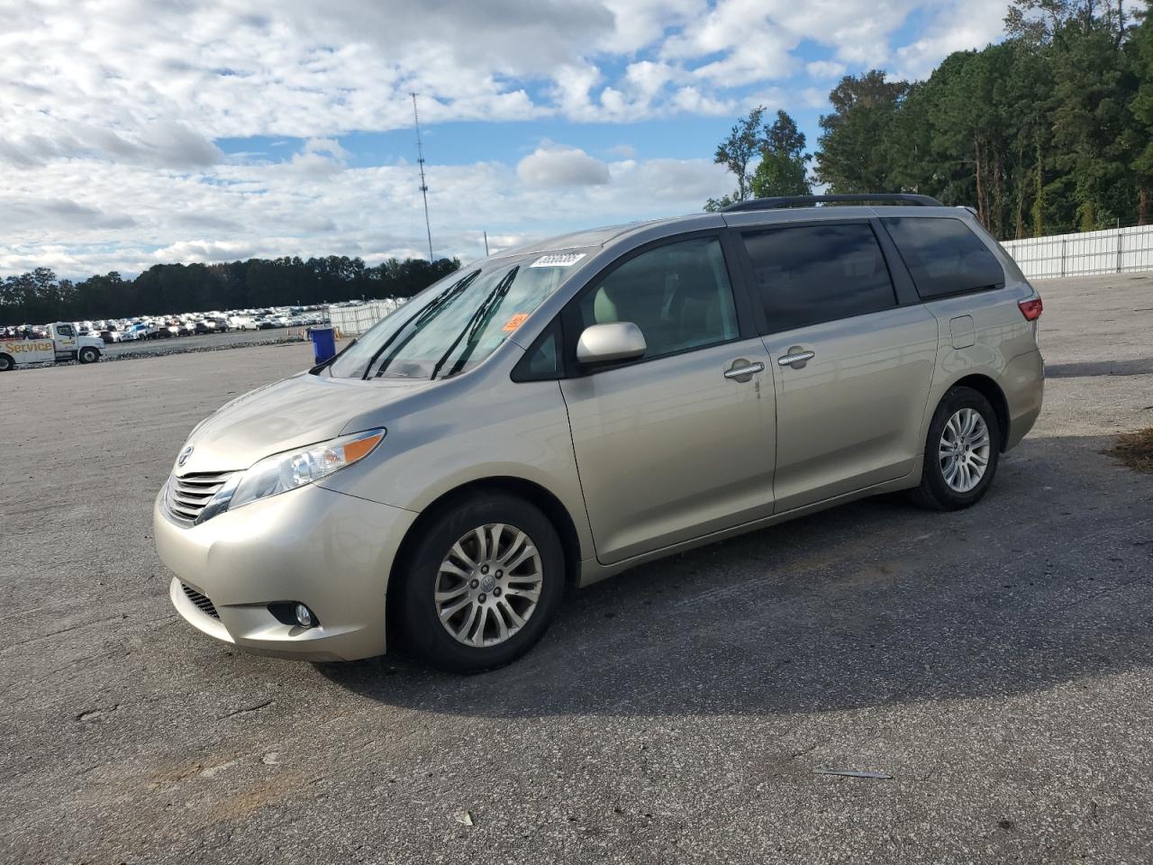 TOYOTA SIENNA XLE