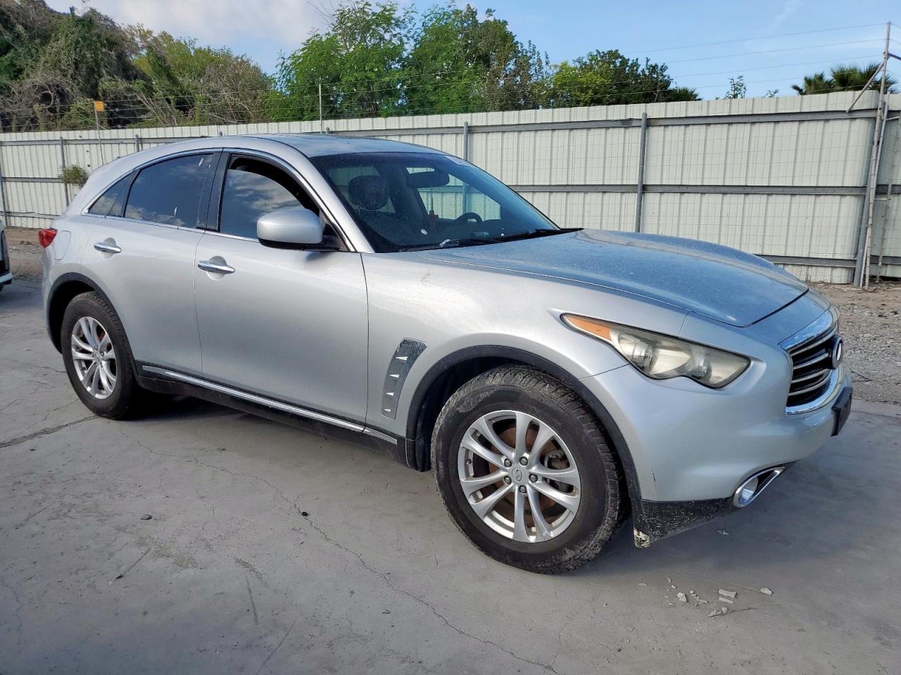 INFINITI QX70