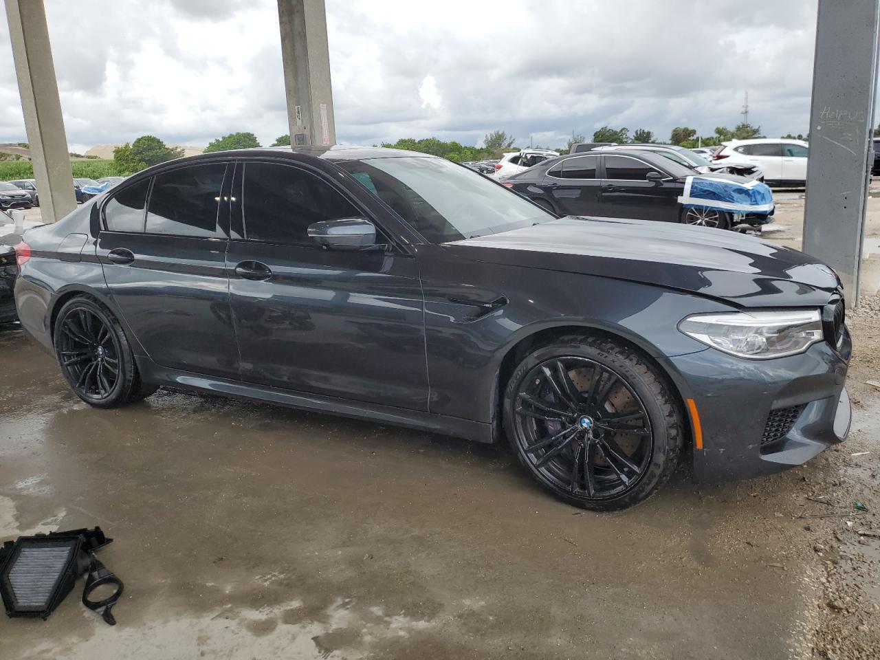 BMW M5 BASE