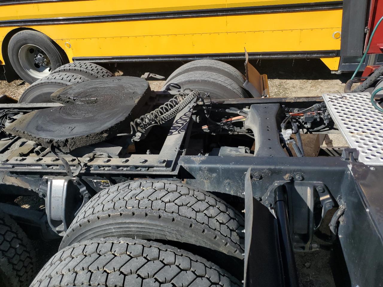 Lot #3284612330 2016 KENWORTH T680