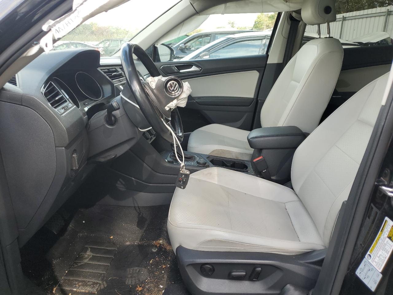 VOLKSWAGEN TIGUAN SE