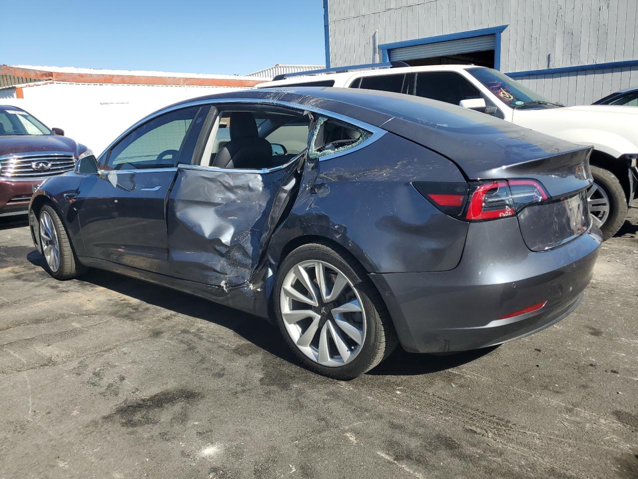 TESLA MODEL 3