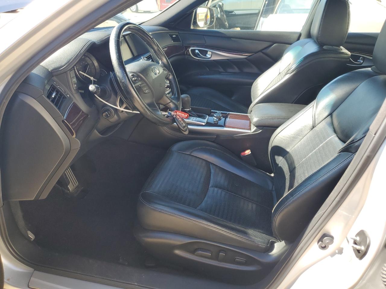 INFINITI Q70 3.7 LUXE