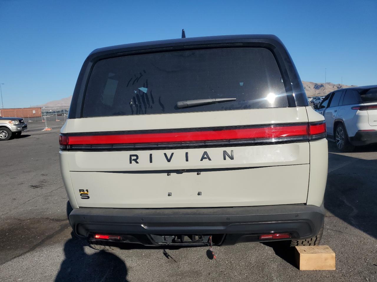 RIVIAN R1S ADVENTURE