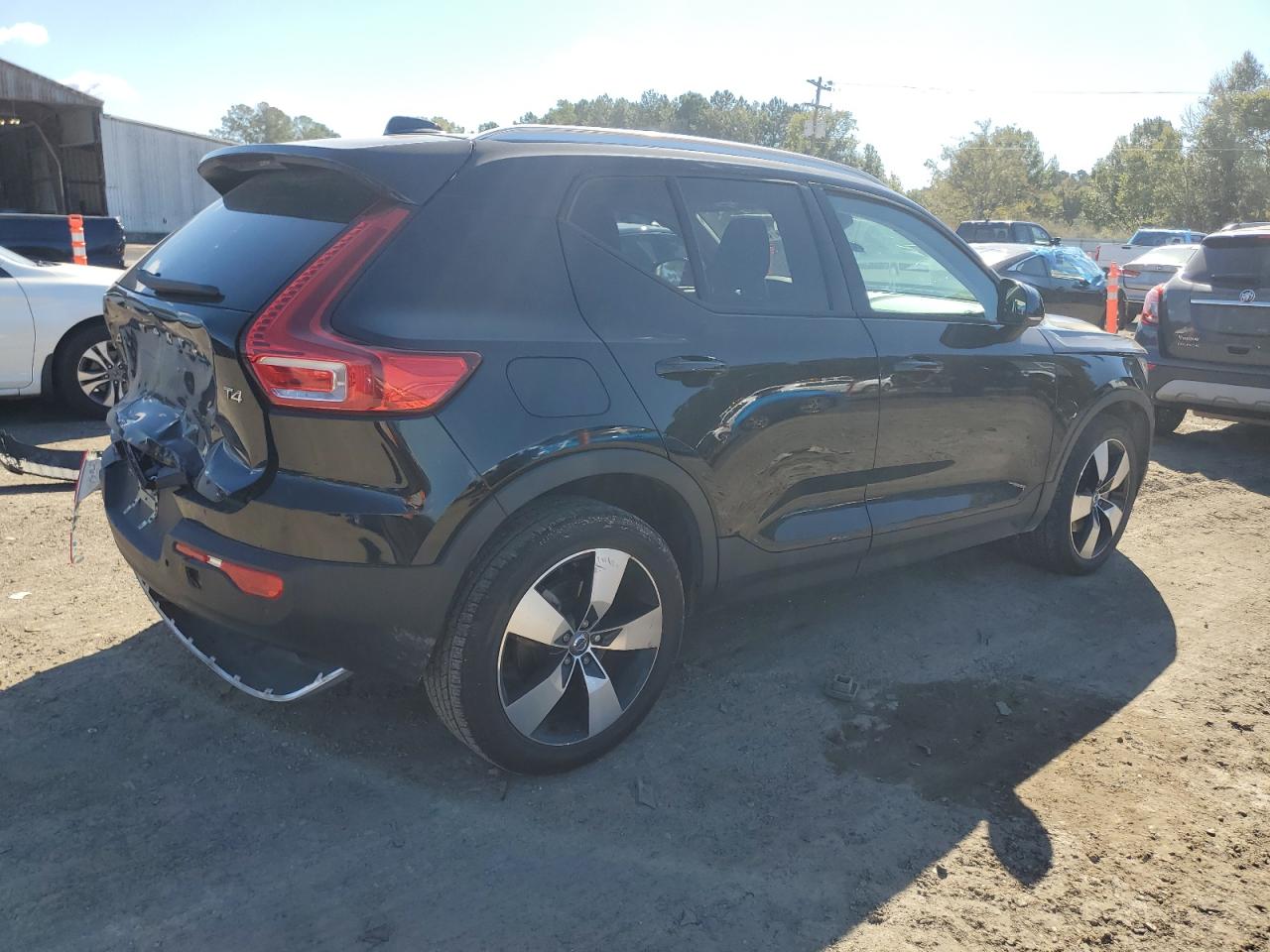 VOLVO XC40 T4 MOMENTUM