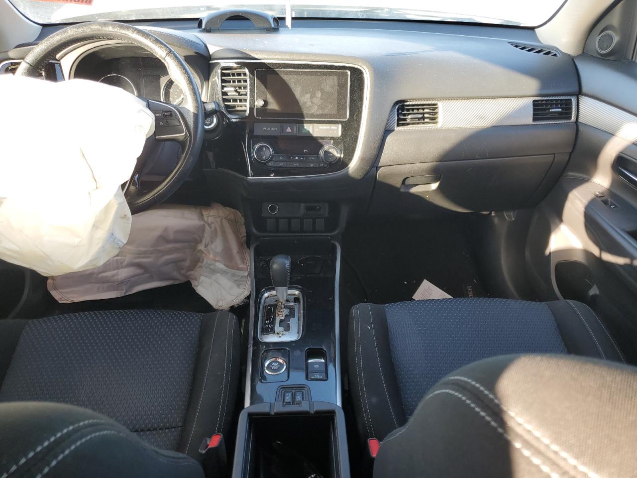 MITSUBISHI OUTLANDER SE