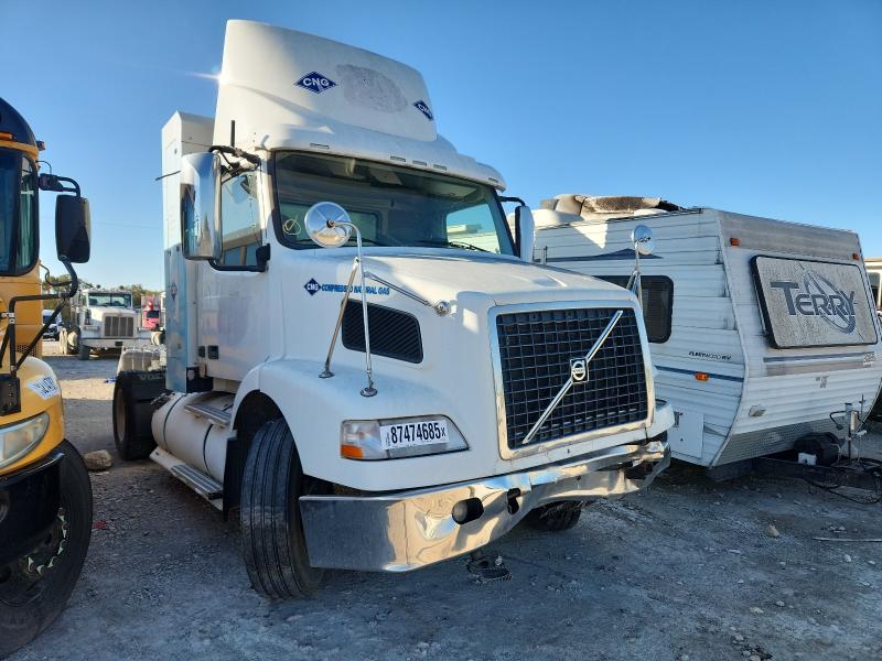 Global Auto Auctions: 2014 VOLVO VN VNM