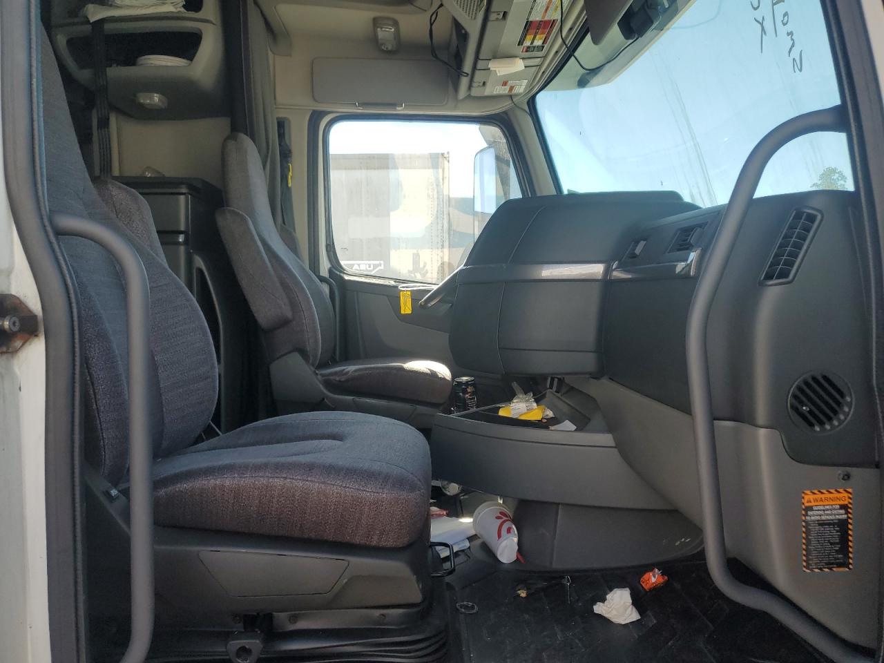 Lot #3277049180 2019 VOLVO VN