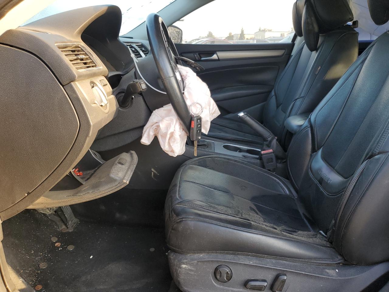 VOLKSWAGEN PASSAT SE