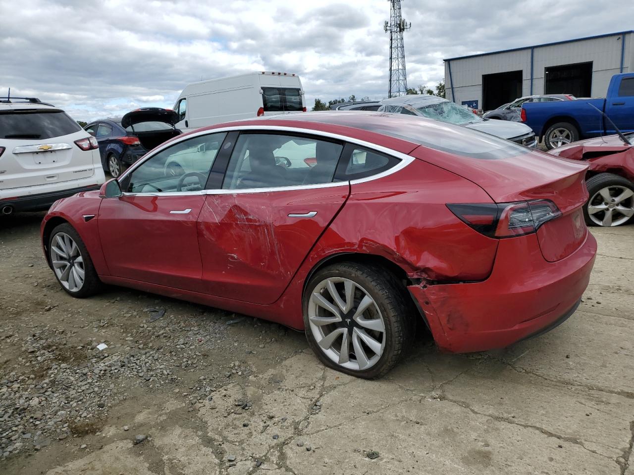 TESLA MODEL 3