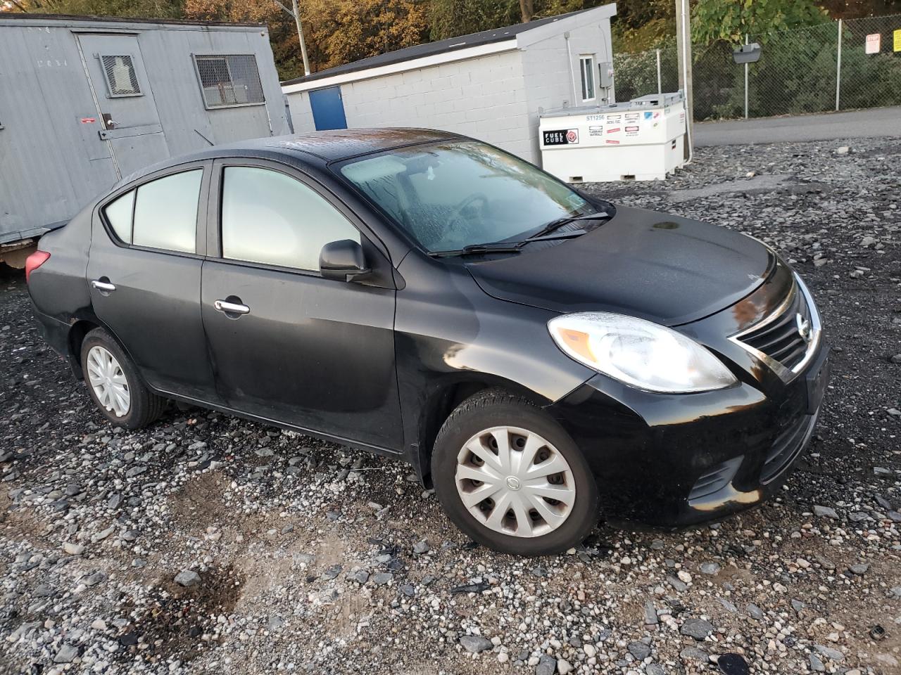 NISSAN VERSA S