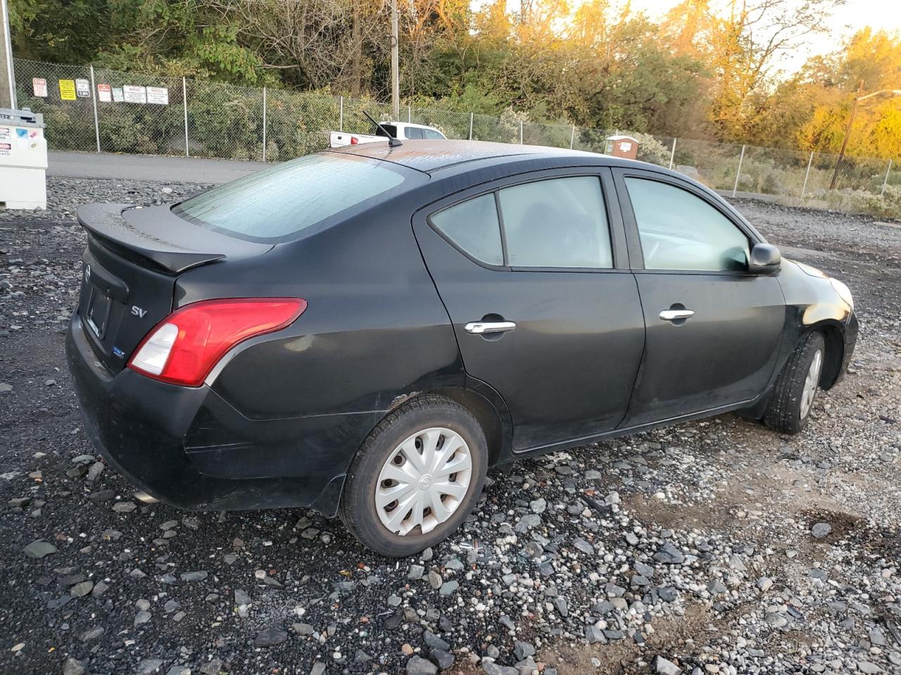 NISSAN VERSA S