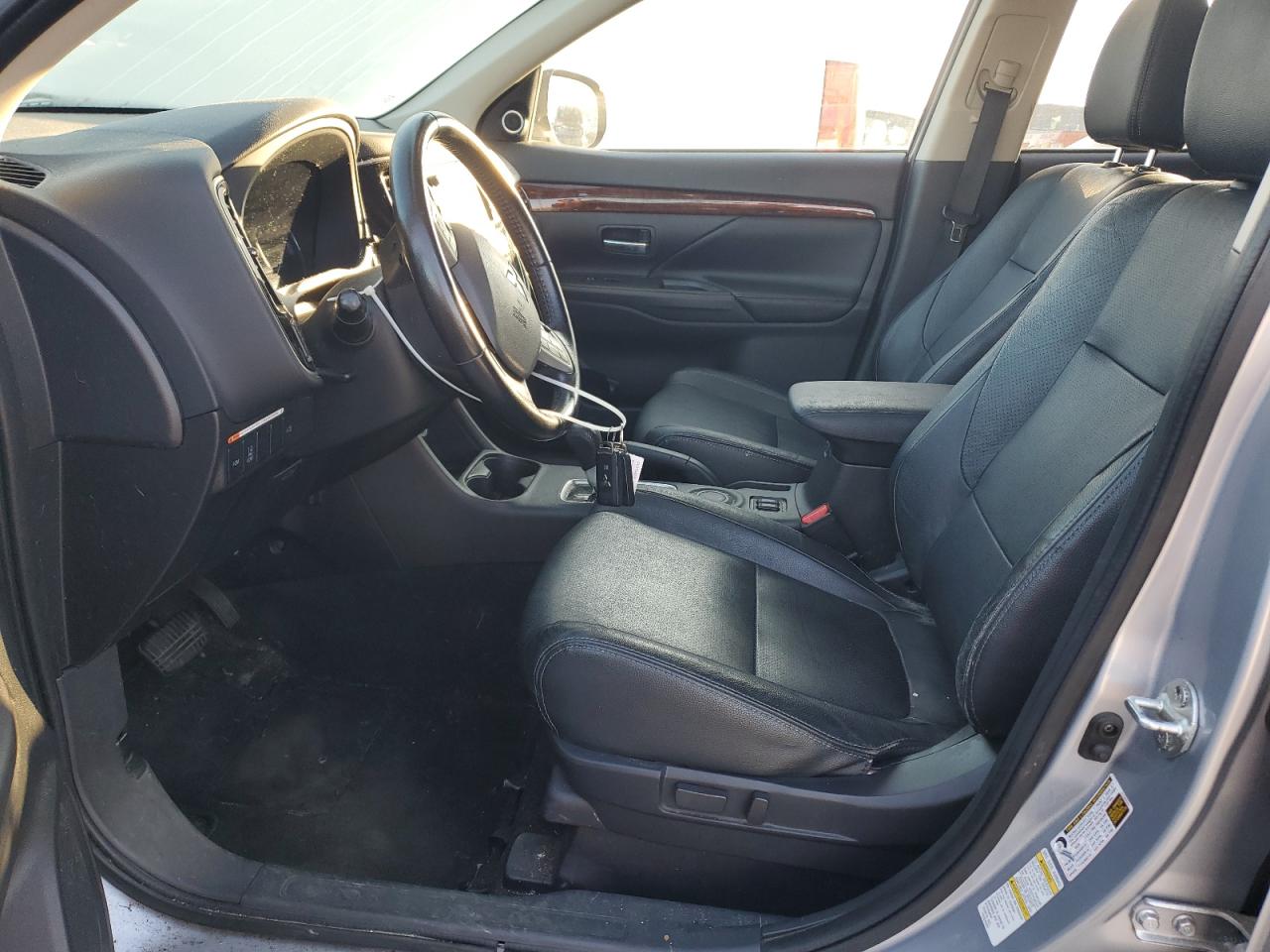 MITSUBISHI OUTLANDER SE