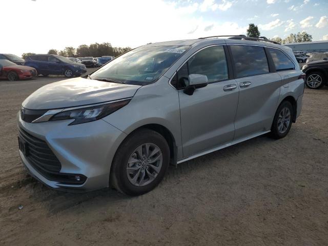 TOYOTA SIENNA XLE