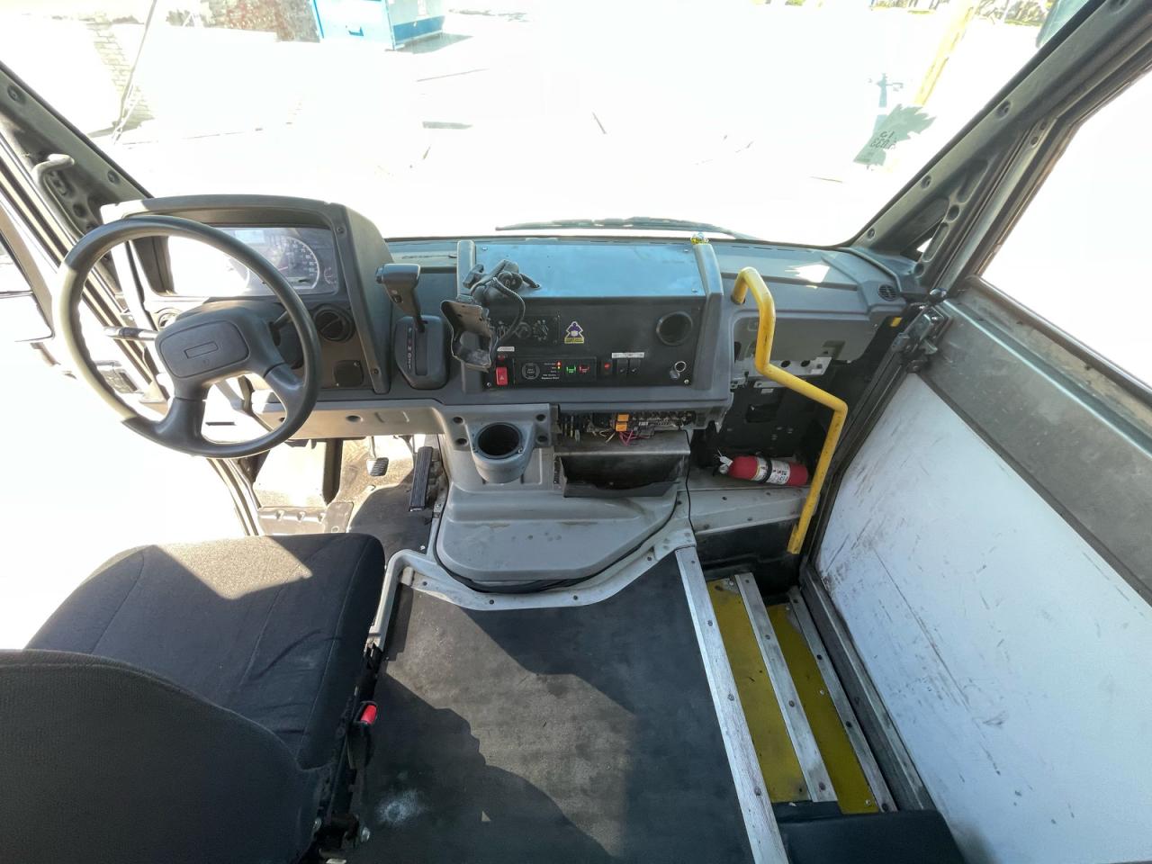 Lot #3276357667 2013 ISUZU NPR