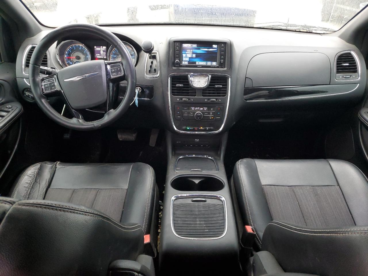 CHRYSLER TOWN & COUNTRY S