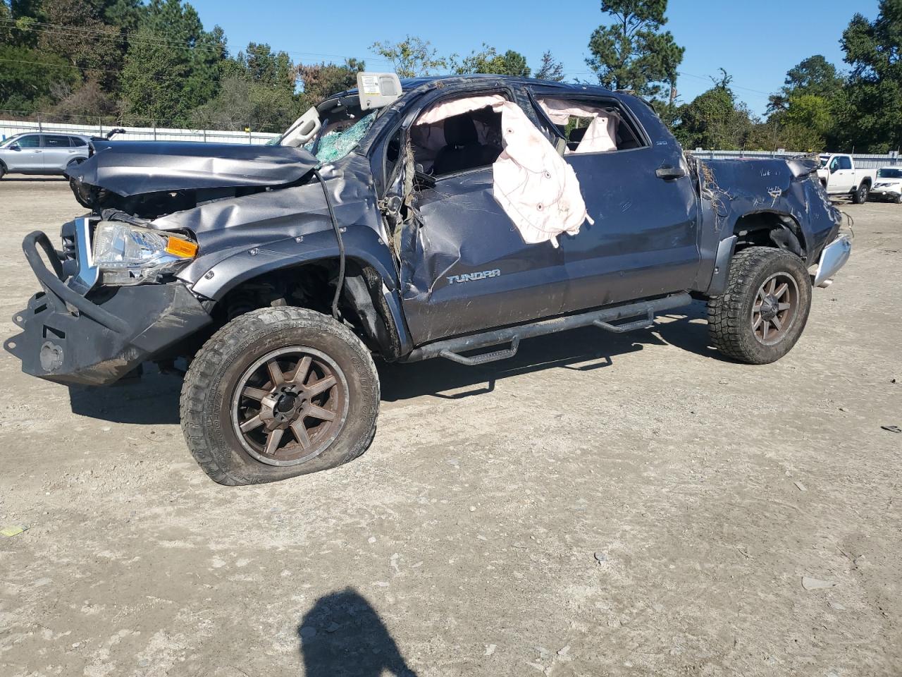 Lot #3302885894 2015 TOYOTA TUNDRA CRE