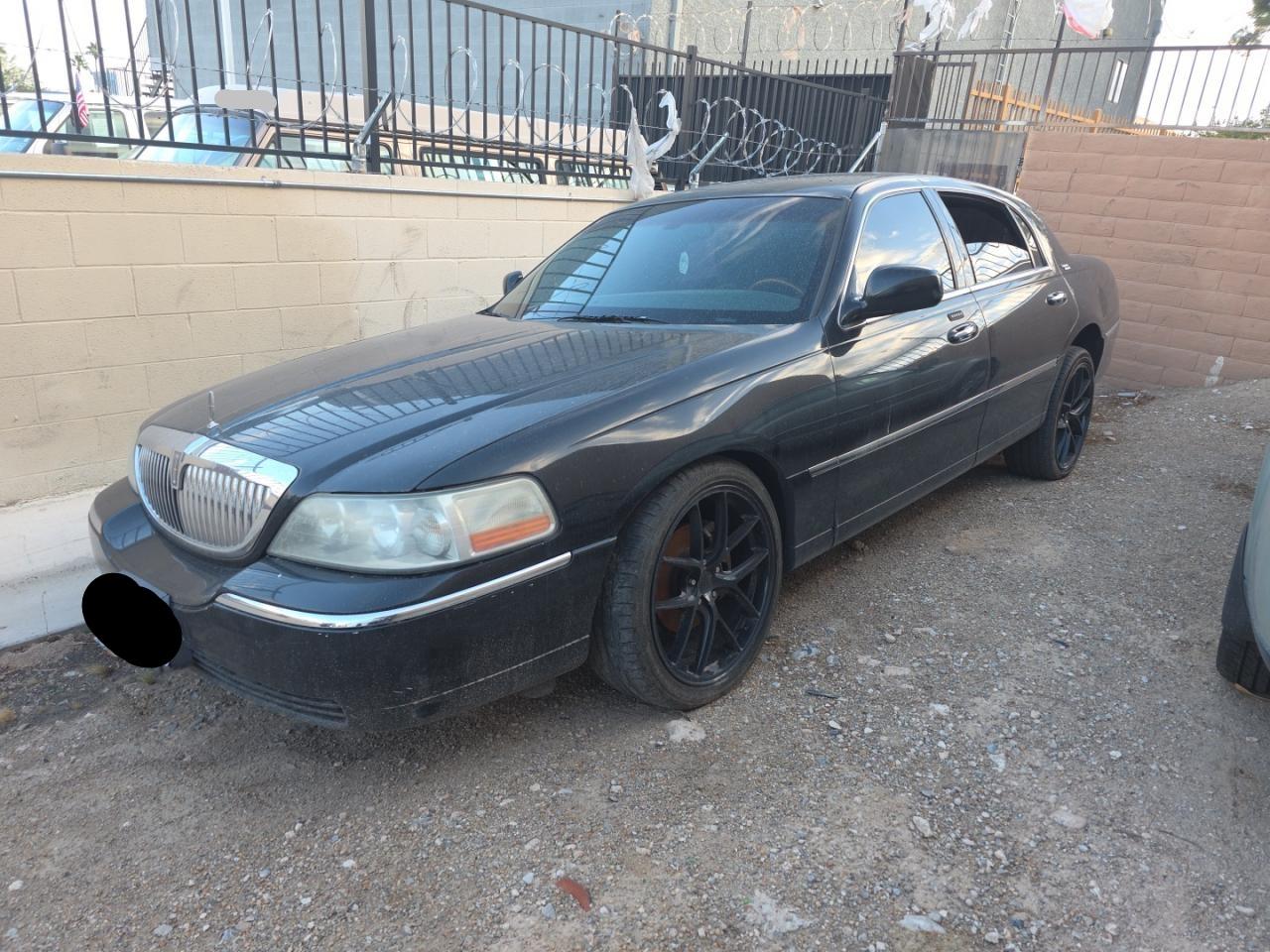 LINCOLN TOWN CAR SIGNATURE LIMITED