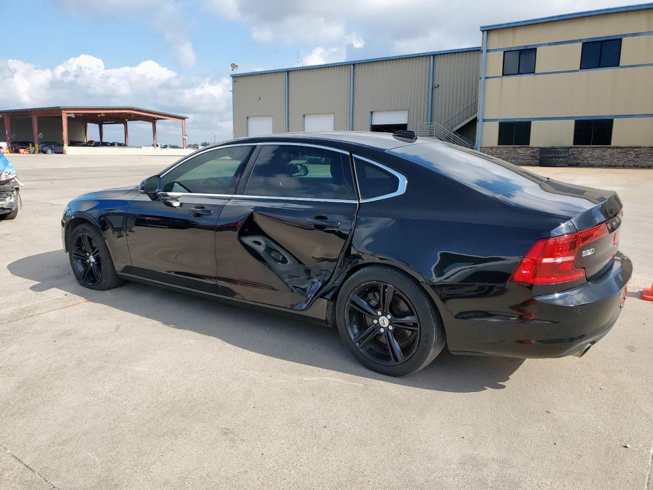 VOLVO S90 T5 MOMENTUM