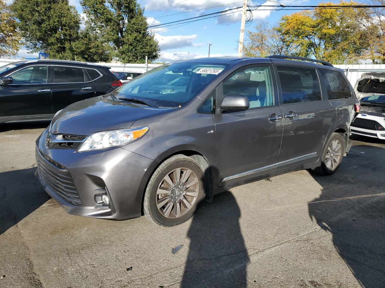 TOYOTA SIENNA XLE