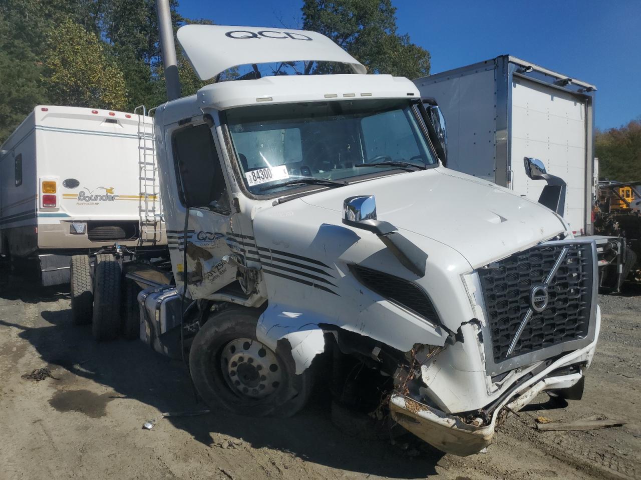Lot #3275436710 2021 VOLVO VNR