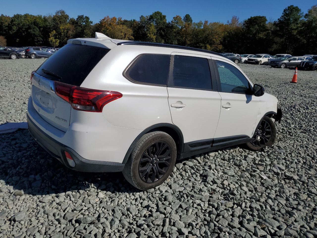 MITSUBISHI OUTLANDER SE