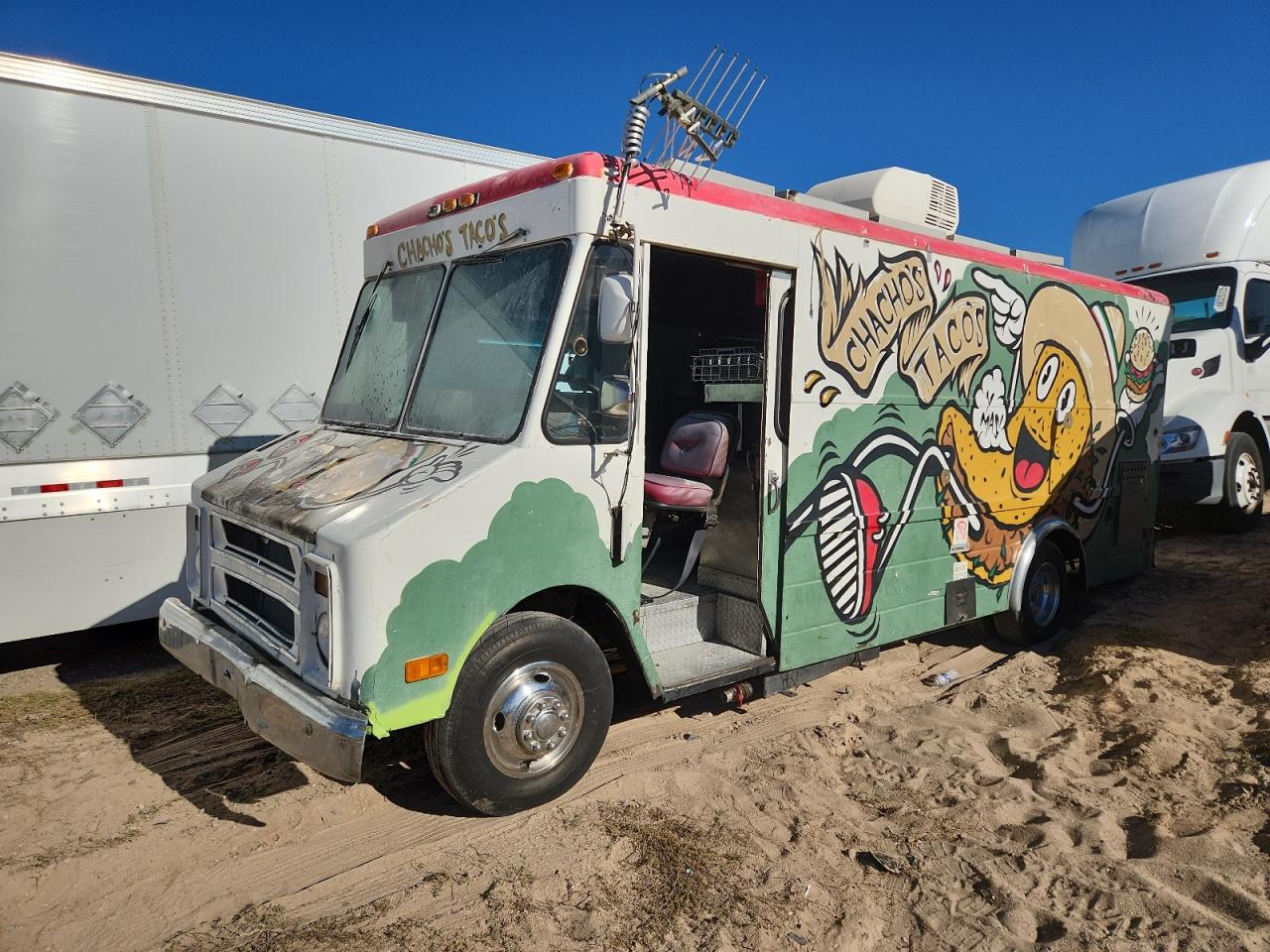 Lot #3281593395 1985 CHEVROLET P30