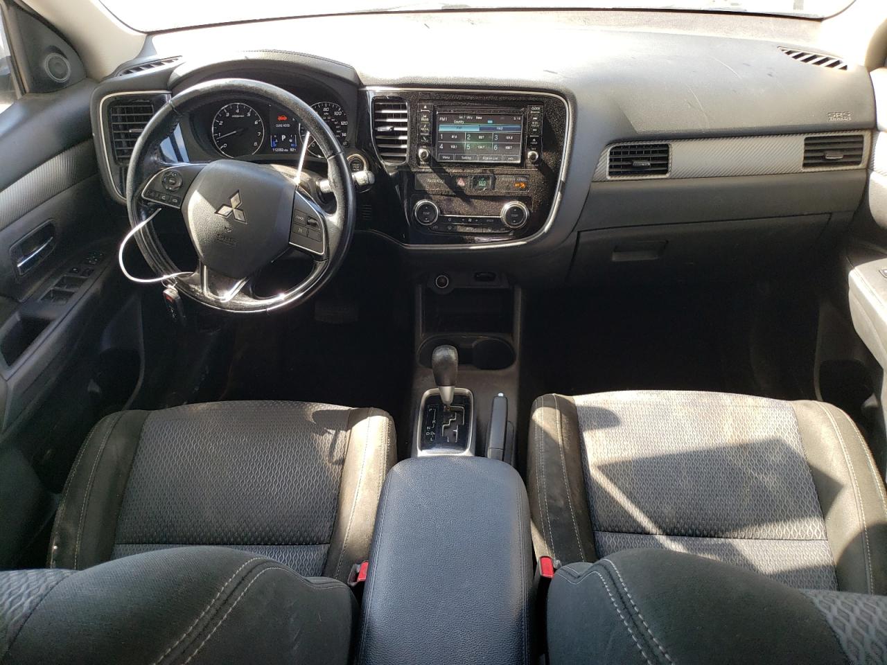 MITSUBISHI OUTLANDER SE