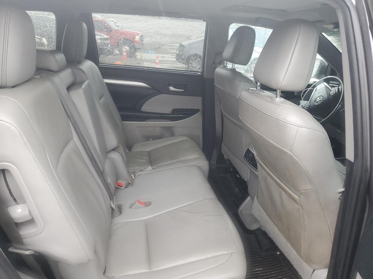 TOYOTA HIGHLANDER SE