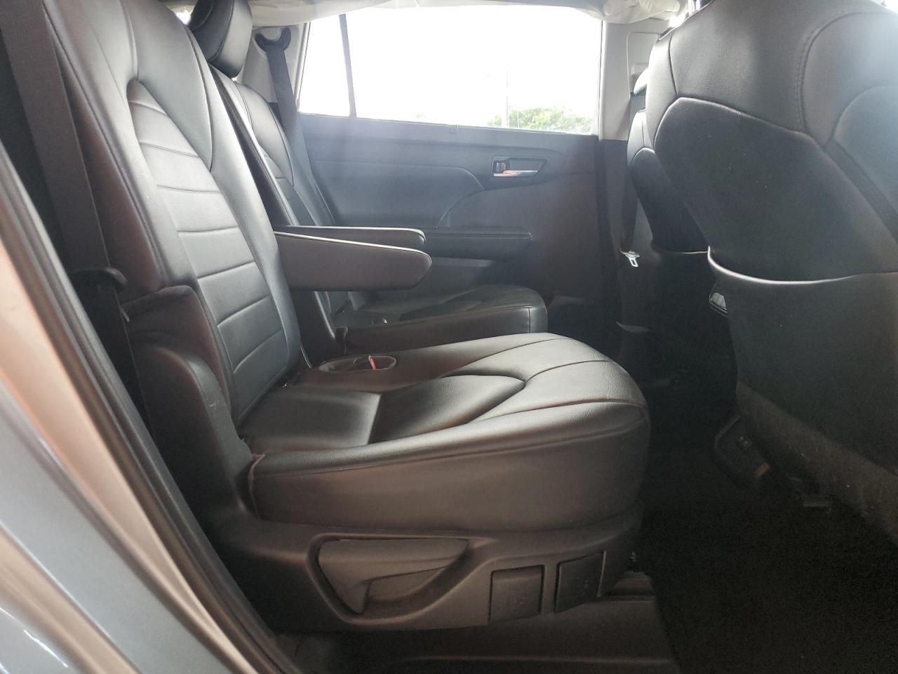 TOYOTA HIGHLANDER XLE