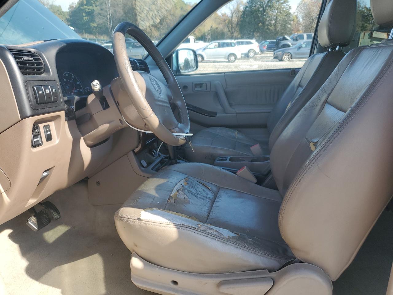 Lot #3302858909 2000 HONDA PASSPORT E