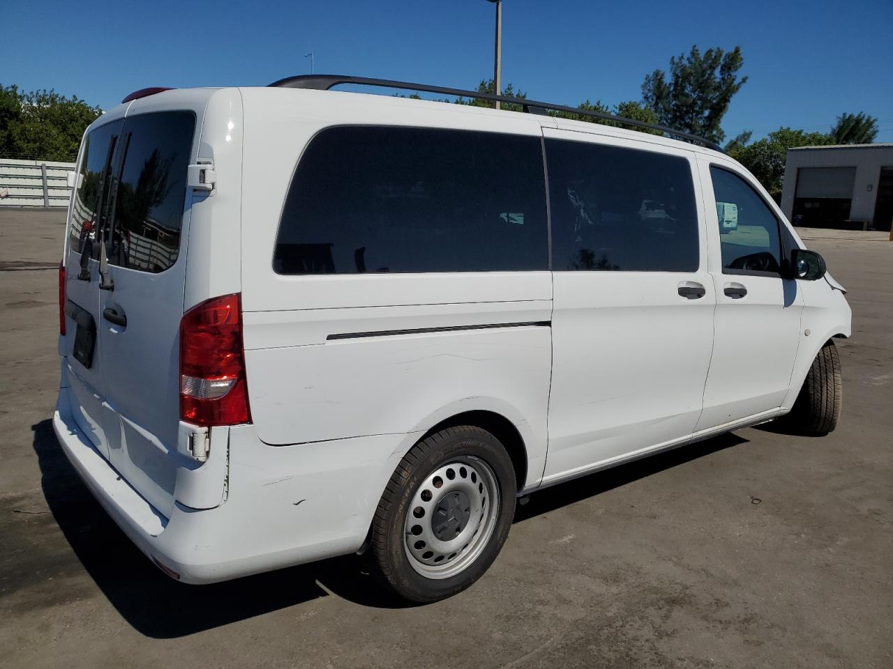 MERCEDES-BENZ METRIS