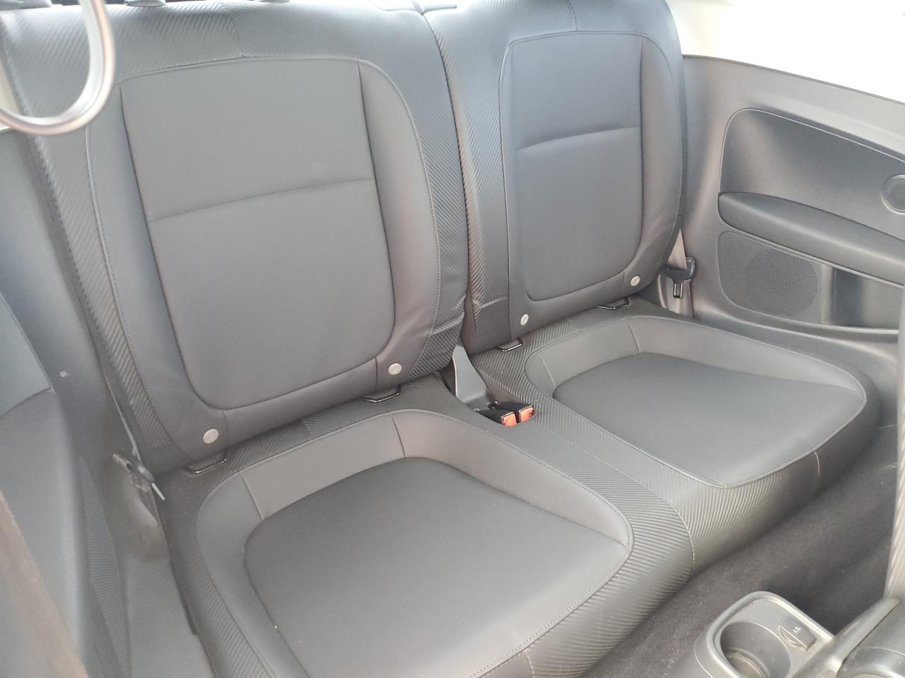 VOLKSWAGEN BEETLE SE