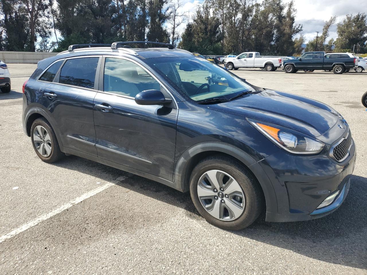 KIA NIRO LX