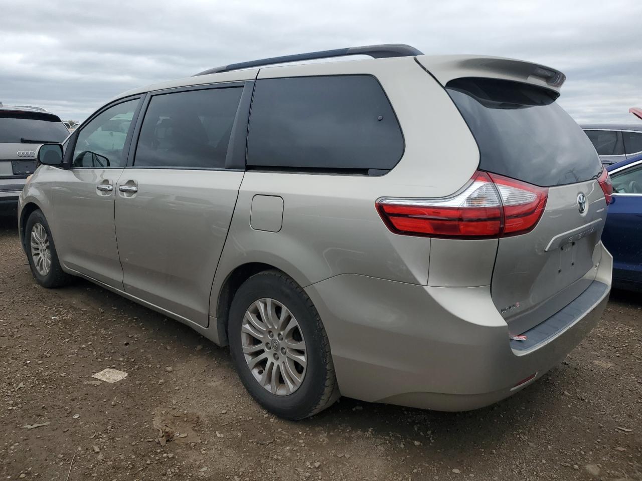 TOYOTA SIENNA XLE