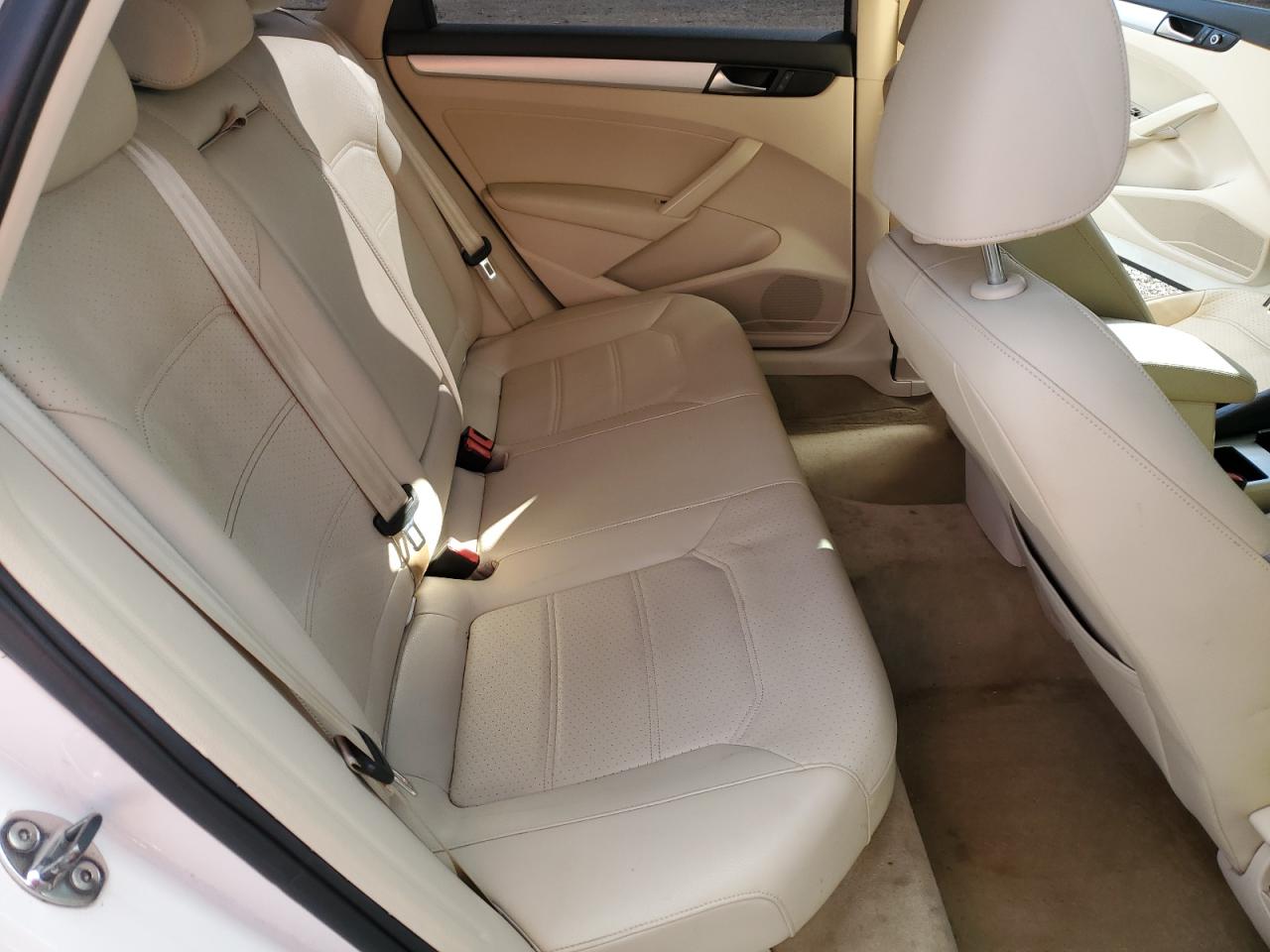 VOLKSWAGEN PASSAT SE