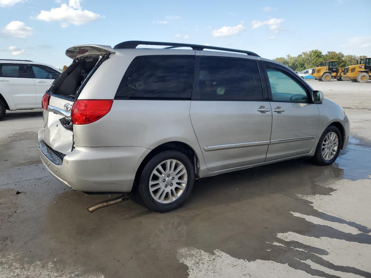 Lot #3290472769 2007 TOYOTA SIENNA XLE