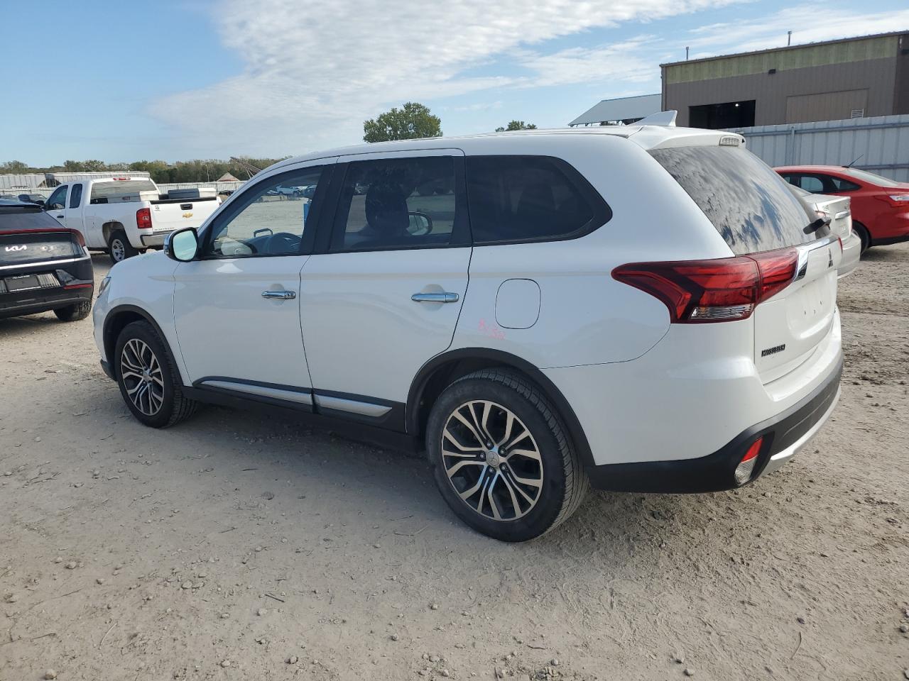 MITSUBISHI OUTLANDER SE
