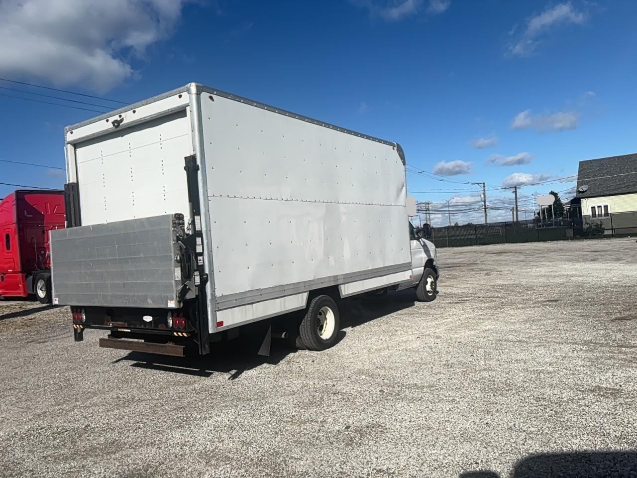 FORD ECONOLINE E450 SUPER DUTY CUTAWAY VAN