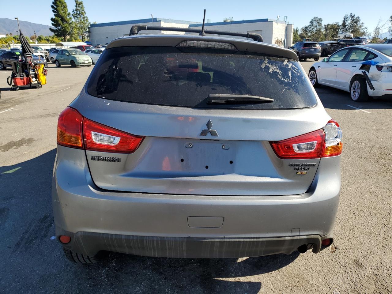 MITSUBISHI OUTLANDER ES