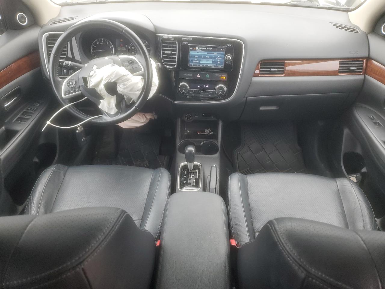 MITSUBISHI OUTLANDER SE