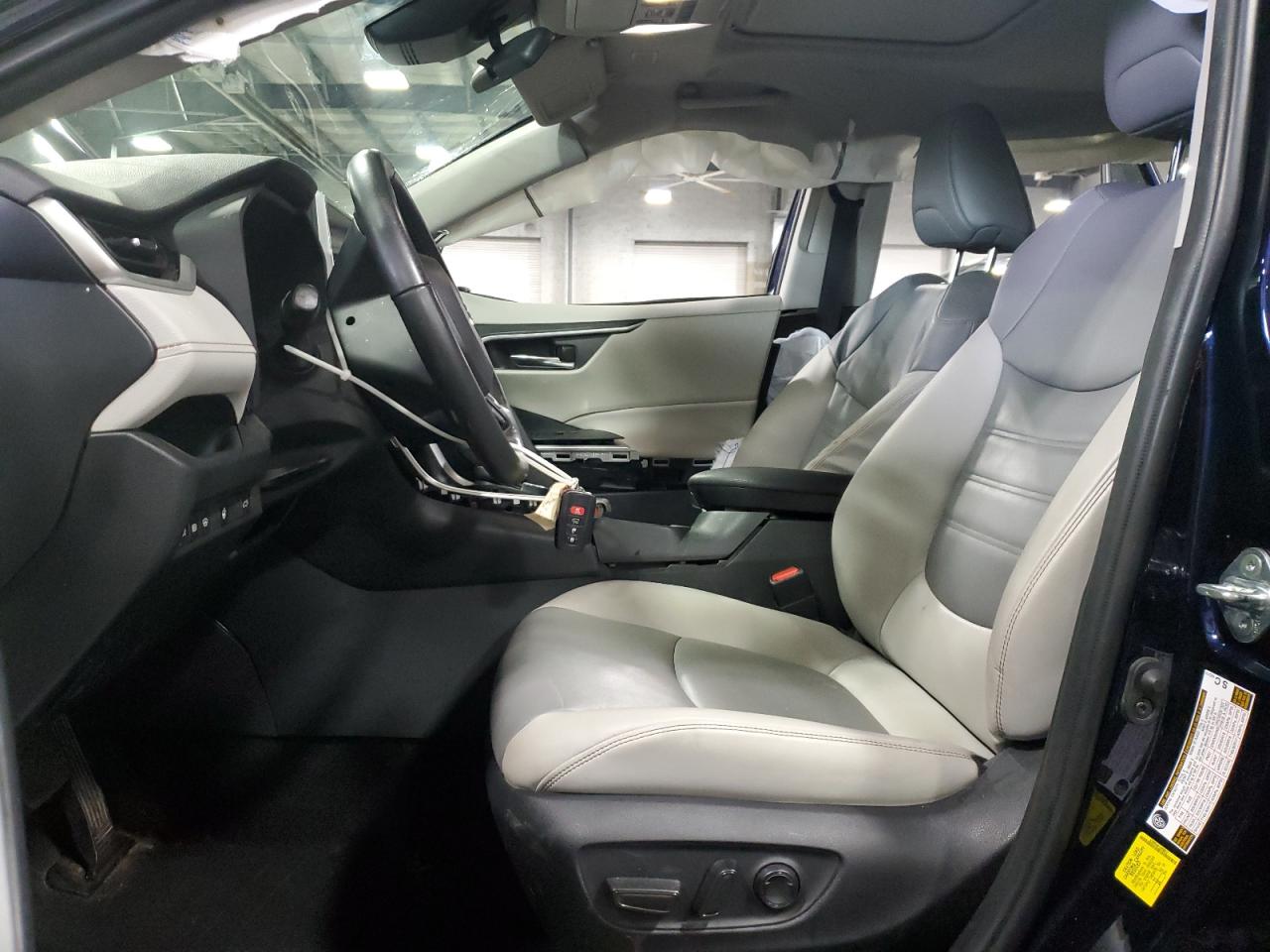 TOYOTA RAV4 XLE PREMIUM