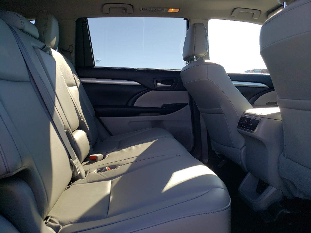 TOYOTA HIGHLANDER SE